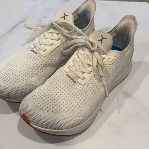 Flux Adapt Runner White Gum Womens Size 8 Running Athletic Walking Knit Shoes